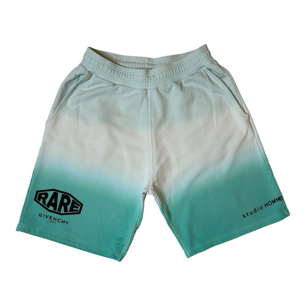 Givenchy Graphic Print Crew Neck T-Shirt
Green Faded Effect Studio Homme Shorts - Picture 3 of 14